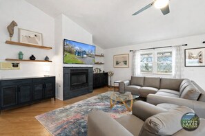 Smart TV y chimenea