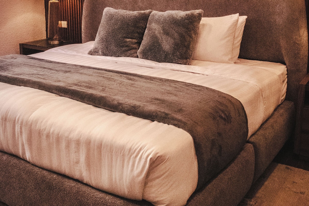 In-room safe, iron/ironing board, free WiFi