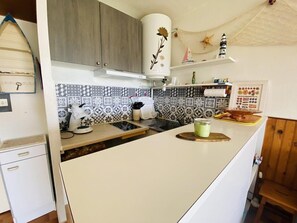 Fridge, oven, toaster, cookware/dishes/utensils