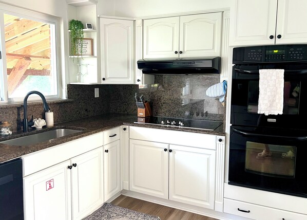 Fridge, microwave, dishwasher, cookware/dishes/utensils