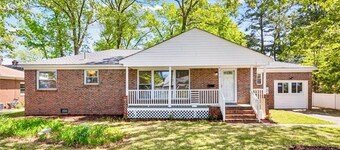 Cozy, Coastal 3-bedroom house in Norfolk!