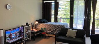 1-bedroom condo in Portland with AC, WiFi, cable TV, kitchen, garage parking, DW