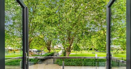 Spacious Modern House 3BR 3BA Balcony Park View