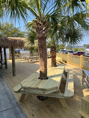 Outdoor dining - Drift Away-New Construction-1bdr 1ba-Waterfront Home on Pier 98 Marina BOOK NOW! (Panama City)