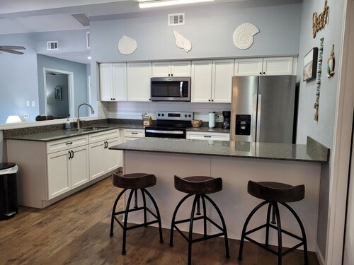 Drift Away-New Construction-1bdr 1ba-Waterfront Home on Pier 98 Marina BOOK NOW!