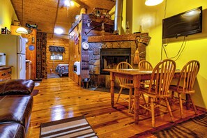 TV, fireplace - Bear Crossing Cabin at Ponderosa (Cherokee)