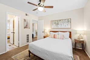 2 chambres, fer et planche à repasser, Wi-Fi, draps fournis