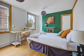 Travel cot - Three bedroom  in United Kingdom of Great Britain and Northern Ireland, (London)