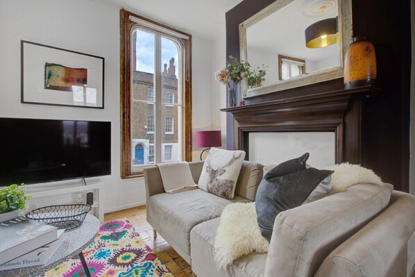 TV, fireplace