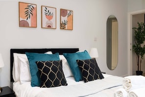 Desk, iron/ironing board, WiFi, bed sheets