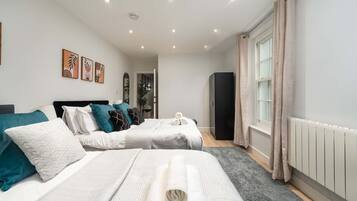 2 bedrooms, desk, iron/ironing board, WiFi