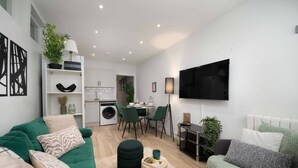 Living area - Stylish Finsbury Park Flat | Lounge | Fast WiFi (London)