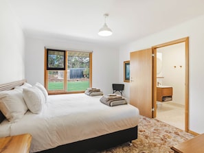 5 habitaciones, tabla de planchar con plancha y wifi gratis