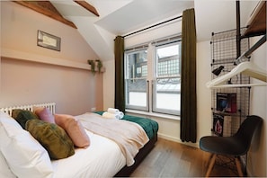 1 chambre, fer et planche à repasser, Wi-Fi, draps fournis