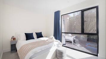 Iron/ironing board, WiFi, bed sheets