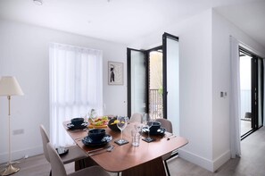 Dining - Taylor | Luxury 2 bedroom apartment with balcony (London)