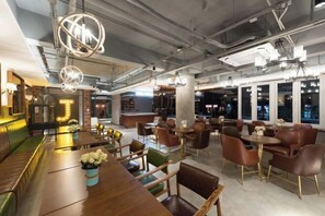 Restaurant - James Joyce Coffetel (Beijing South Railway Station Yongdingmenwai Subway Station) (Beijing)