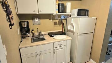 Microwave, stovetop, coffee/tea maker, cookware/dishes/utensils