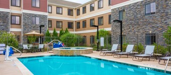 King Suite. Free Breakfast. Outdoor Pool & Hot Tub