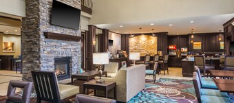 King Suite. Free Breakfast. Outdoor Pool & Hot Tub
