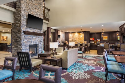 King Suite. Free Breakfast. Outdoor Pool & Hot Tub