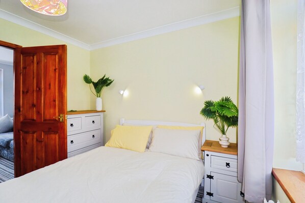 4 bedrooms, WiFi, bed sheets