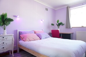 4 bedrooms, WiFi, bed sheets - 10 minutes from Norwich City Centre 4 Bed House (Norwich)