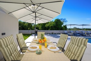 Outdoor dining - Villa Haba (Istria - Sisan) (Sisan)