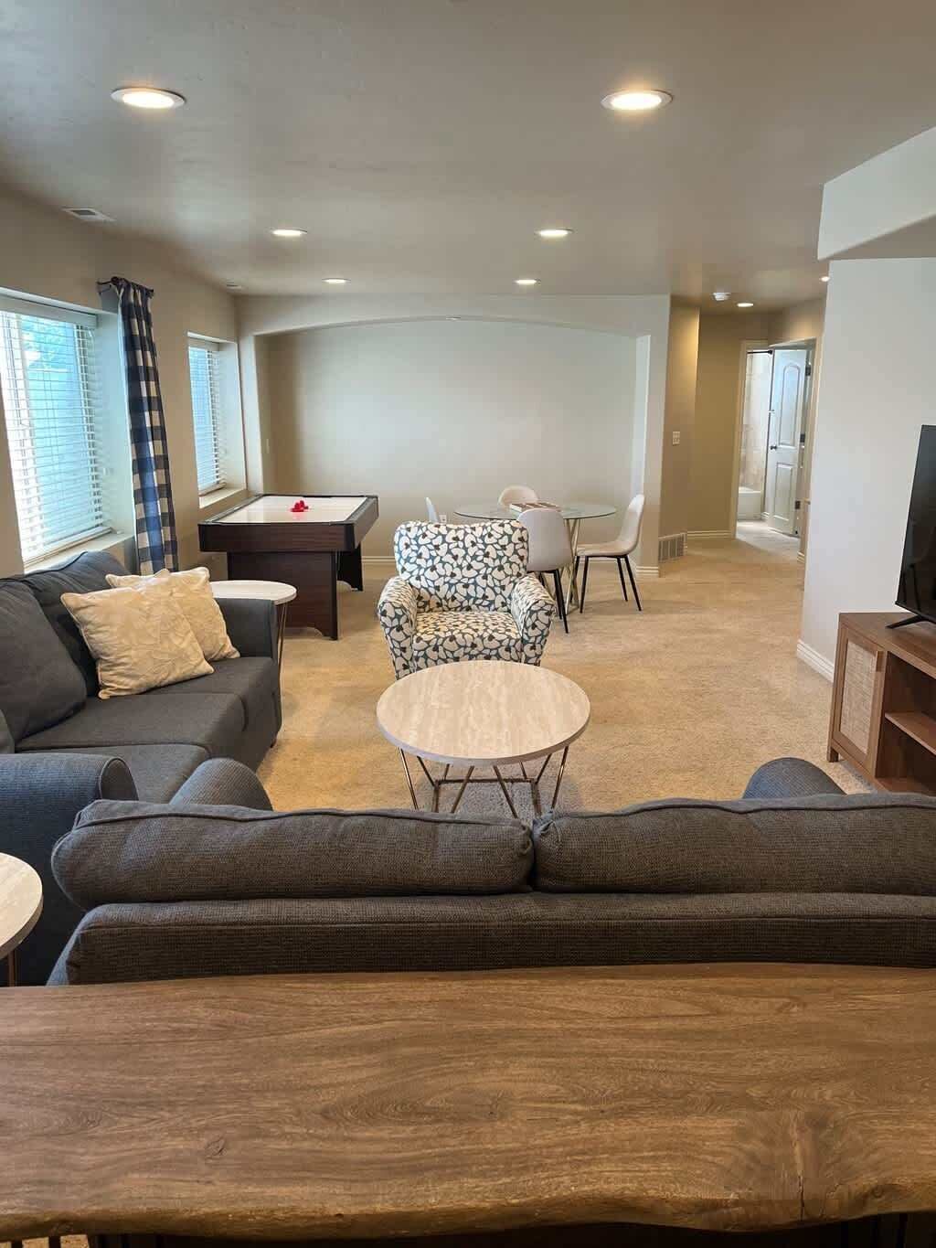 Modern Comfort Meets Mountain Views  Waffles Too! - Orem, UT