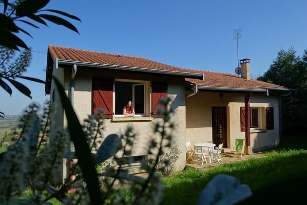 المنشأة من الخارج