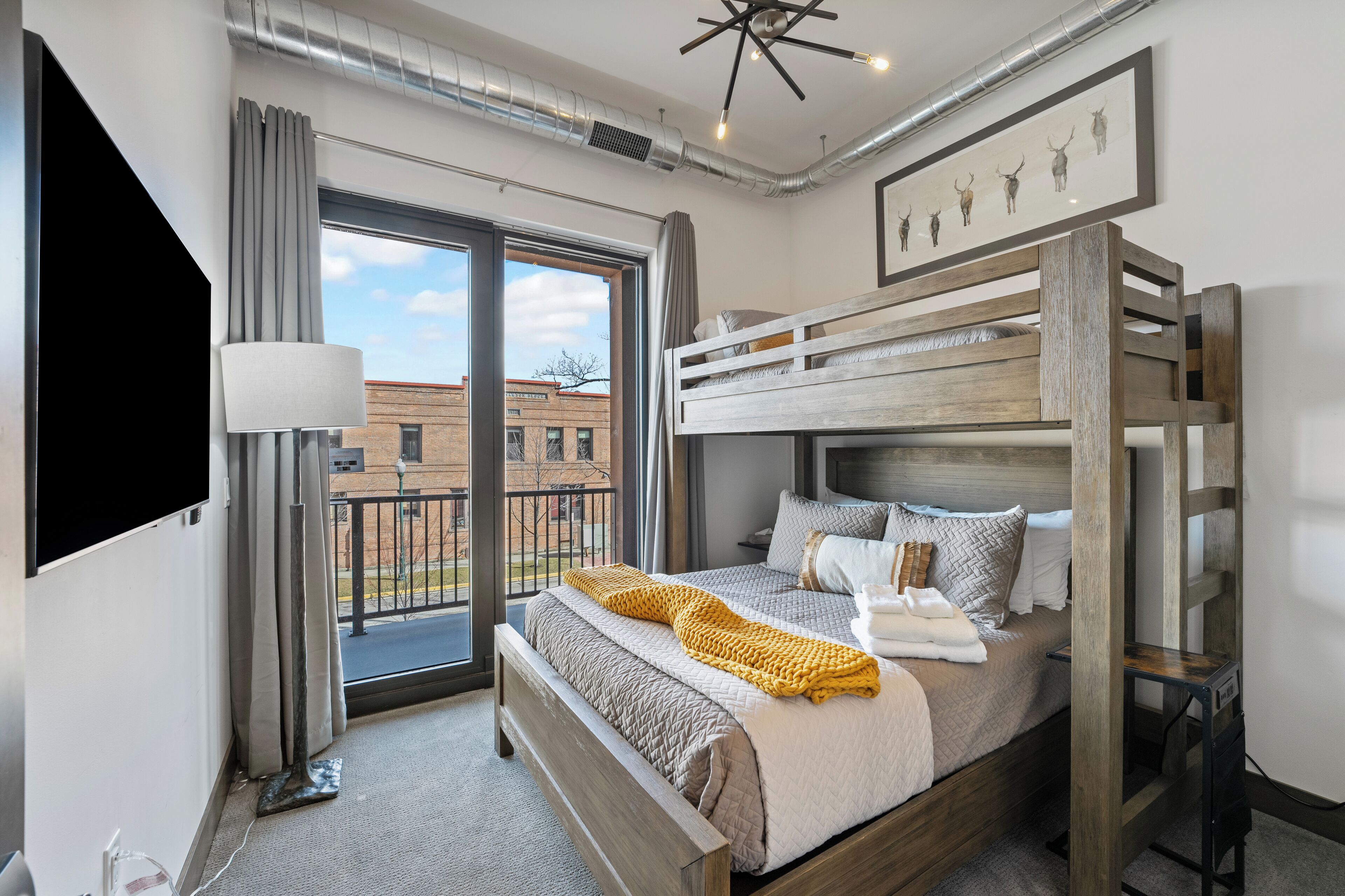 2 室のベッドルーム、アイロン / アイロン台、WiFi (無料)、ベッドシーツ