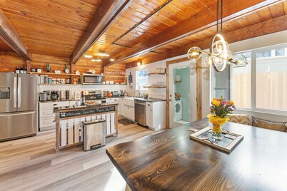 Chalet in the Woods with a Game Room, Pet Friendly & Hot Tub!