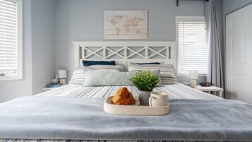 1 Schlafzimmer, Schreibtisch, Bügeleisen/Bügelbrett, Reisekinderbett