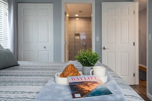 1 Schlafzimmer, Schreibtisch, Bügeleisen/Bügelbrett, Reisekinderbett