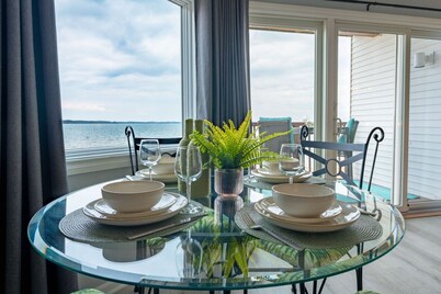 Waterfront Haven 215|Balcony|Direct Beach Access|Near Downtown