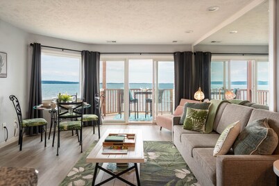 Waterfront Haven 215|Balcony|Direct Beach Access|Near Downtown