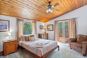 3 bedrooms, desk, WiFi, bed sheets