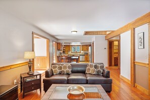 TV, peis, fotballspill og bøker