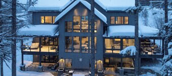 LUXURY with Direct Ski Access + Hot Tub, Theater Room & Ski Room + High End Amenities! Ridge Run