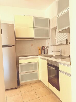 Fridge, oven, stovetop, coffee/tea maker - Apartment Apartmen Nautilus (Istria - Novigrad) (Novigrad)