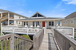 Exterior - "Holden 4 Kids" 4 Bedroom, 2 Bathroom, Oceanfront! (Supply)