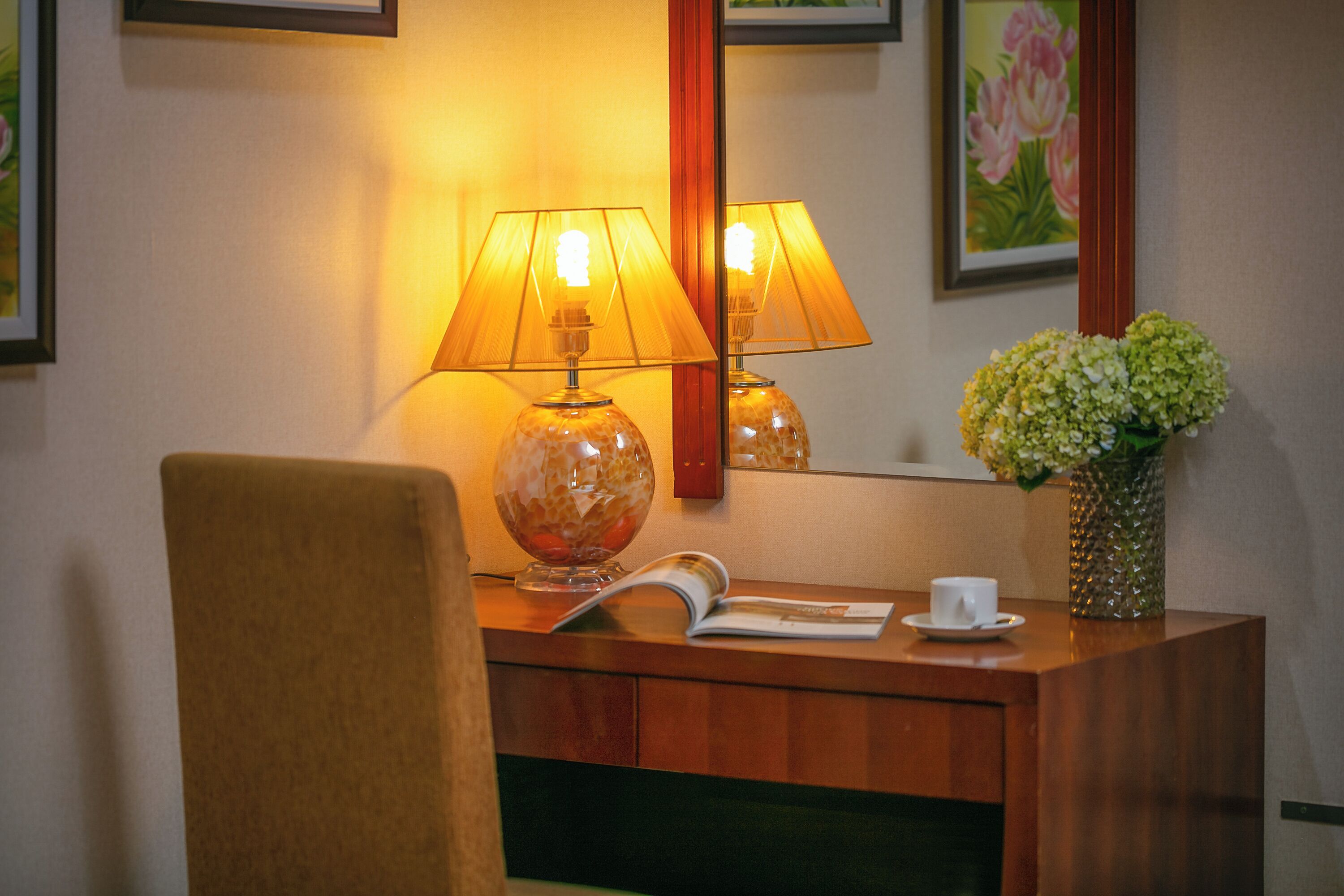 Kahden hengen superior-huone (yksi tai kaksi sänkyä) | Tallelokero huoneessa, työpöytä