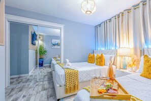 3 chambres, bureau, fer et planche à repasser, lit parapluie