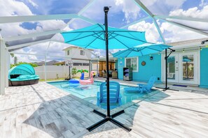Utomhuspool och uppvärmd pool