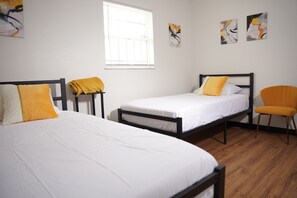 4 chambres, fer et planche à repasser, Wi-Fi, draps fournis