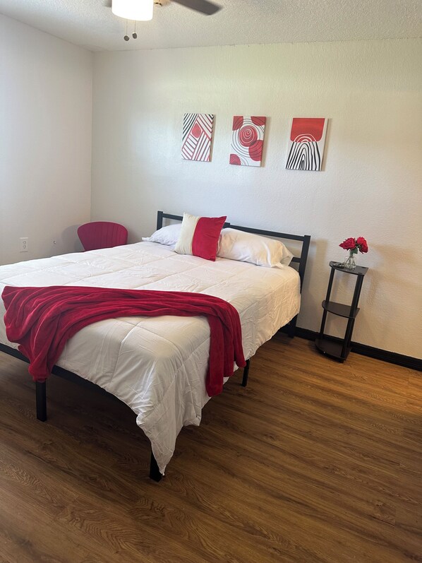 4 chambres, fer et planche à repasser, Wi-Fi, draps fournis