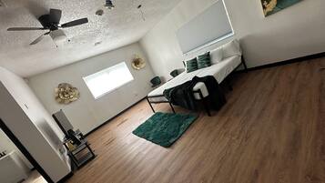 4 Schlafzimmer, Bügeleisen/Bügelbrett, WLAN, Bettwäsche