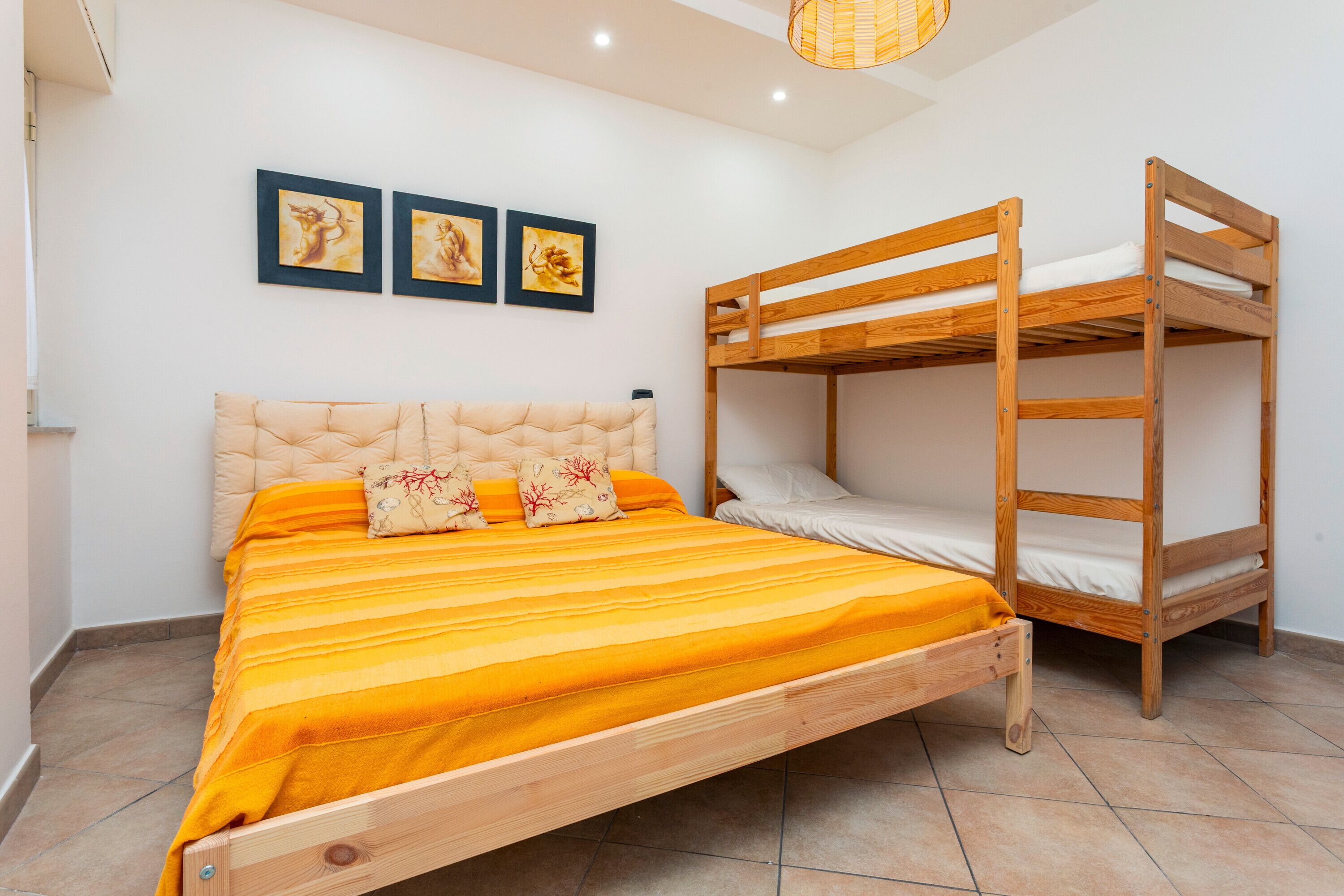 1 habitación, tabla de planchar con plancha, wifi gratis y ropa de cama 