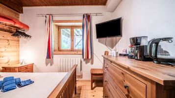 1 dormitorio, tabla de planchar con plancha, wifi gratis y ropa de cama