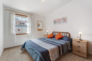 2 slaapkamers, een strijkplank/strijkijzer, gratis wifi, beddengoed